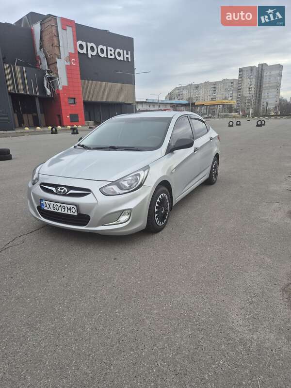 2011 hyundai accent