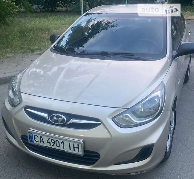 2011 hyundai accent