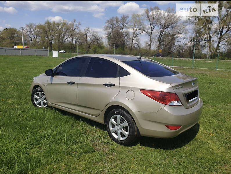 2011 hyundai accent