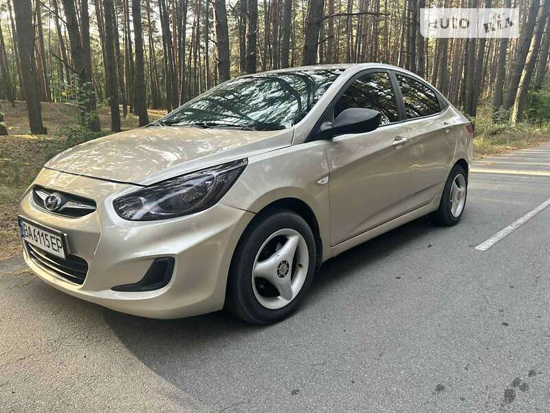 2011 hyundai accent