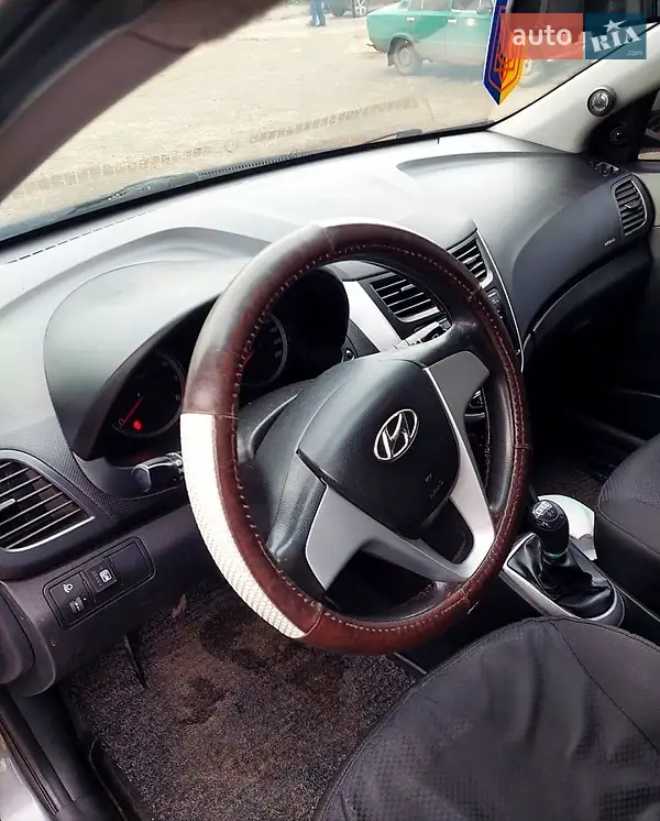 2011 hyundai accent