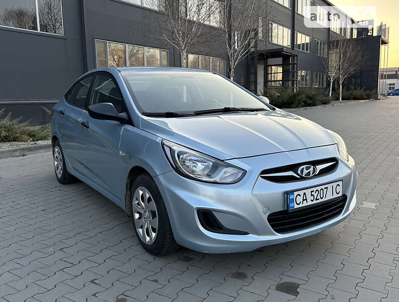 2011 hyundai accent
