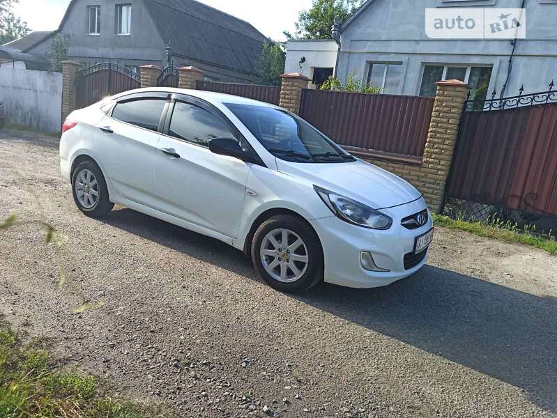 2011 hyundai accent