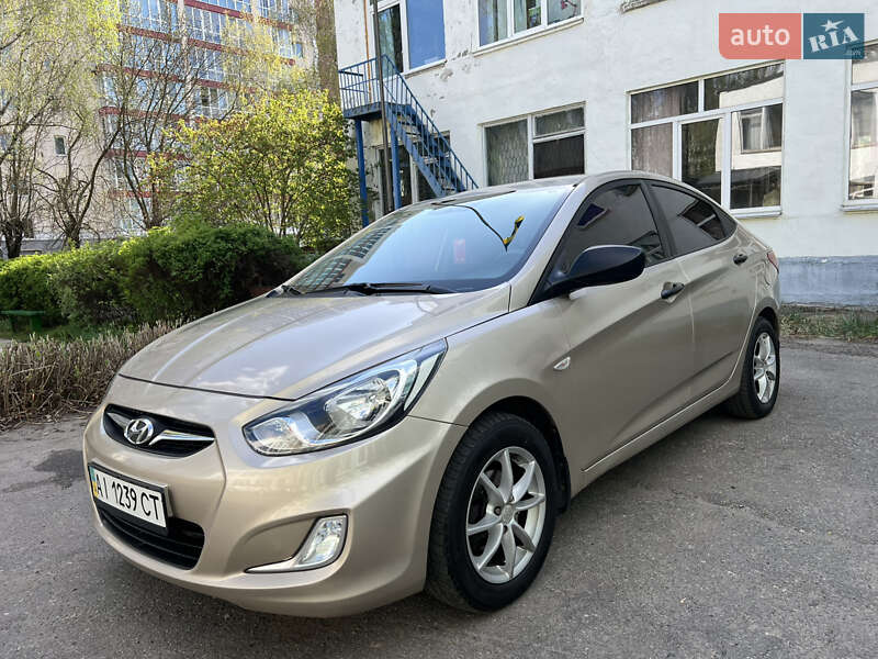 2011 hyundai accent