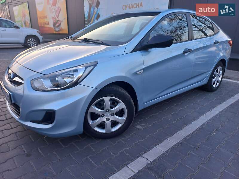 2011 hyundai accent
