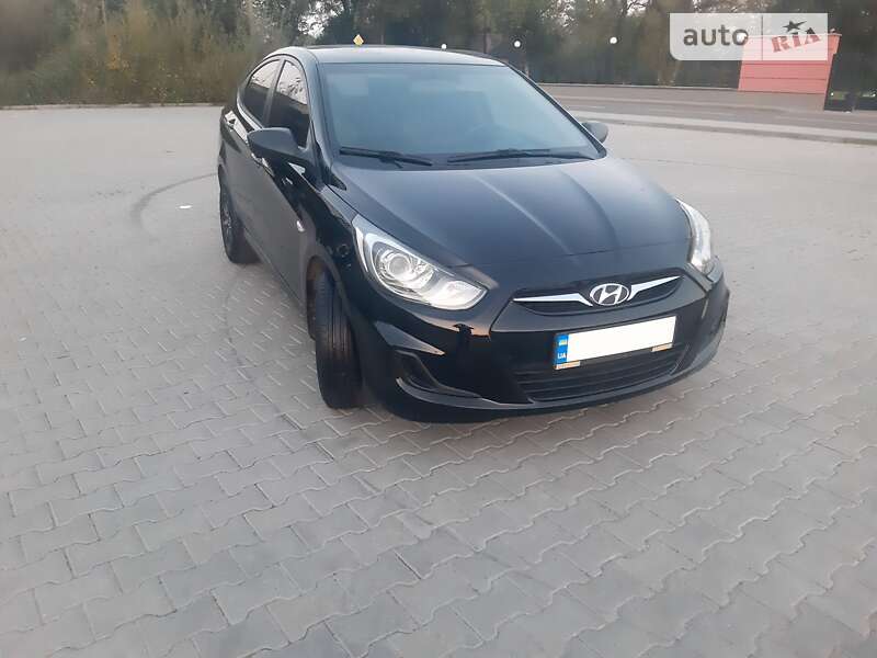 2011 hyundai accent