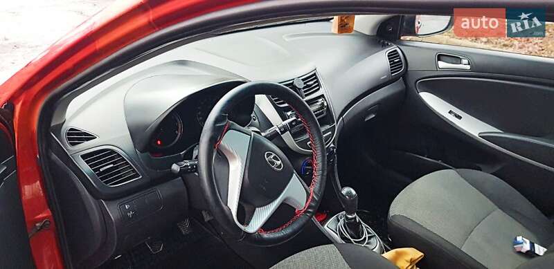 2011 hyundai accent