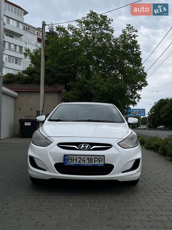 2011 hyundai accent