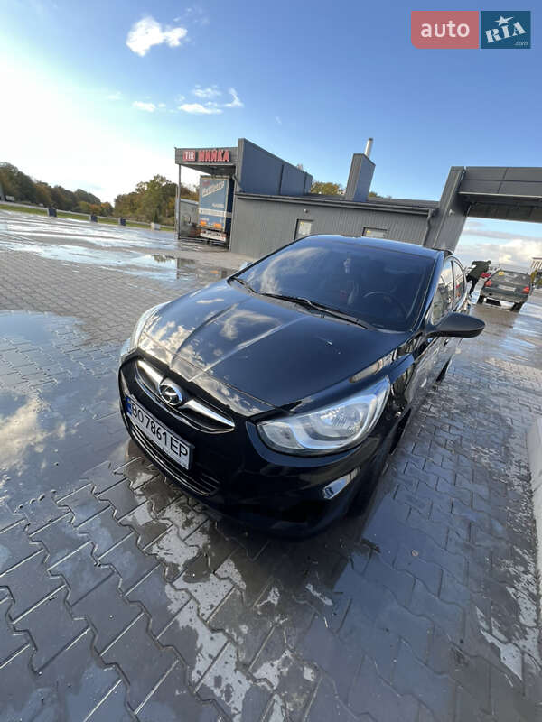 2011 hyundai accent
