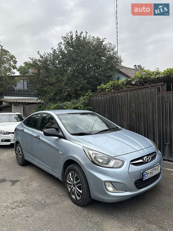 2012 hyundai accent