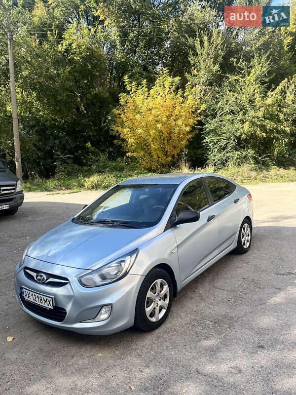 2012 hyundai accent