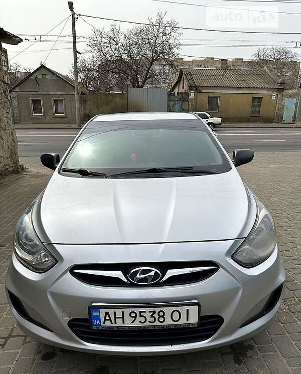 2012 hyundai accent