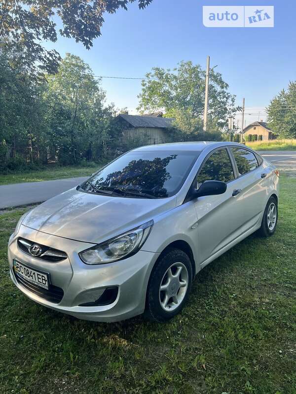 2012 hyundai accent
