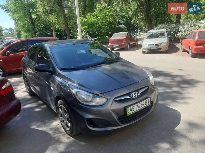 2012 hyundai accent