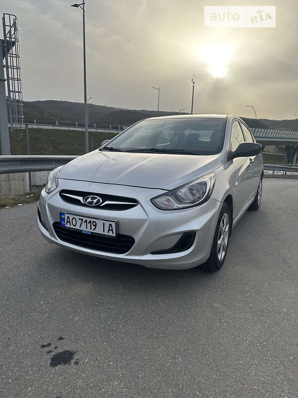 2012 hyundai accent