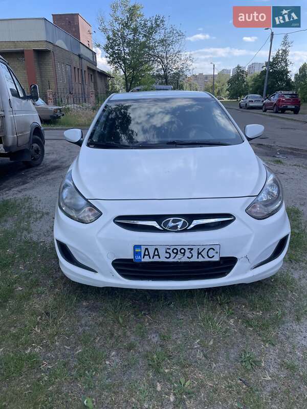 2012 hyundai accent