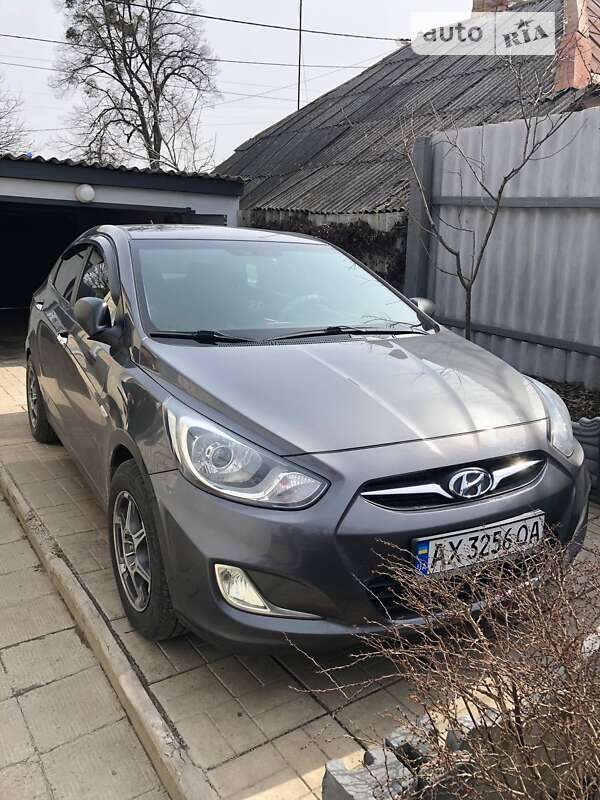 2012 hyundai accent
