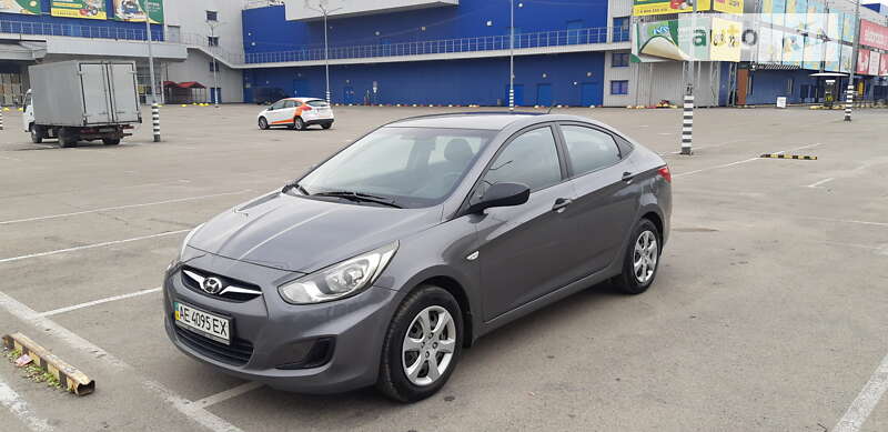 2012 hyundai accent
