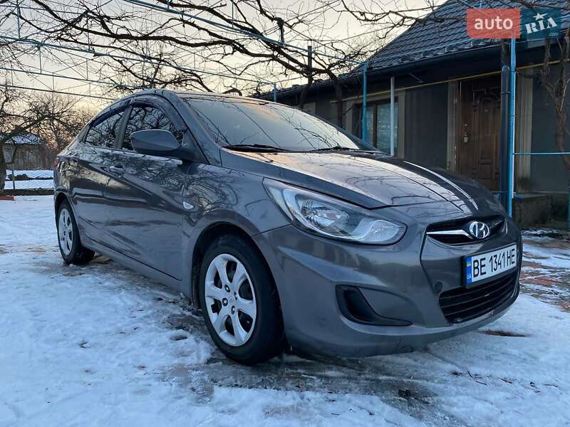 2012 hyundai accent