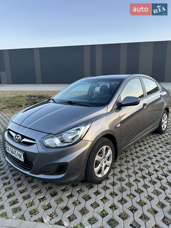 2012 hyundai accent