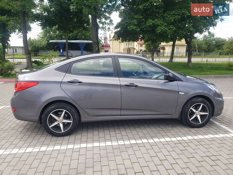2012 hyundai accent