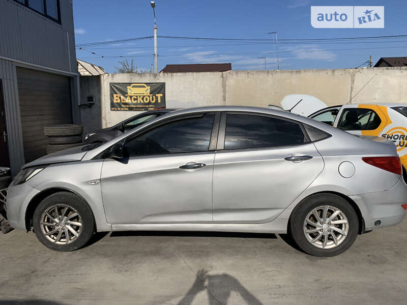 2012 hyundai accent