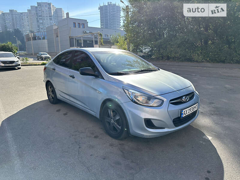 2012 hyundai accent