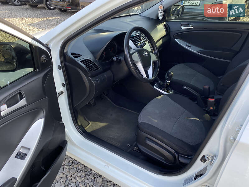 2012 hyundai accent