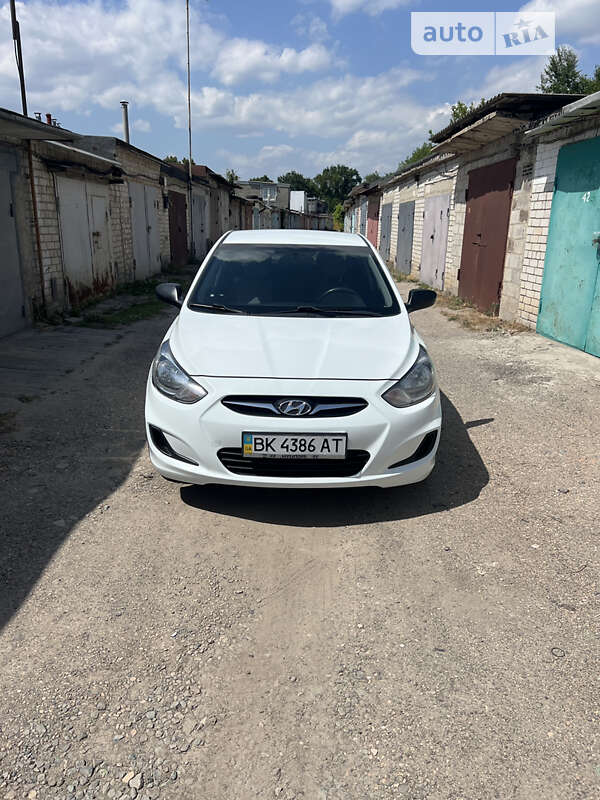 2012 hyundai accent