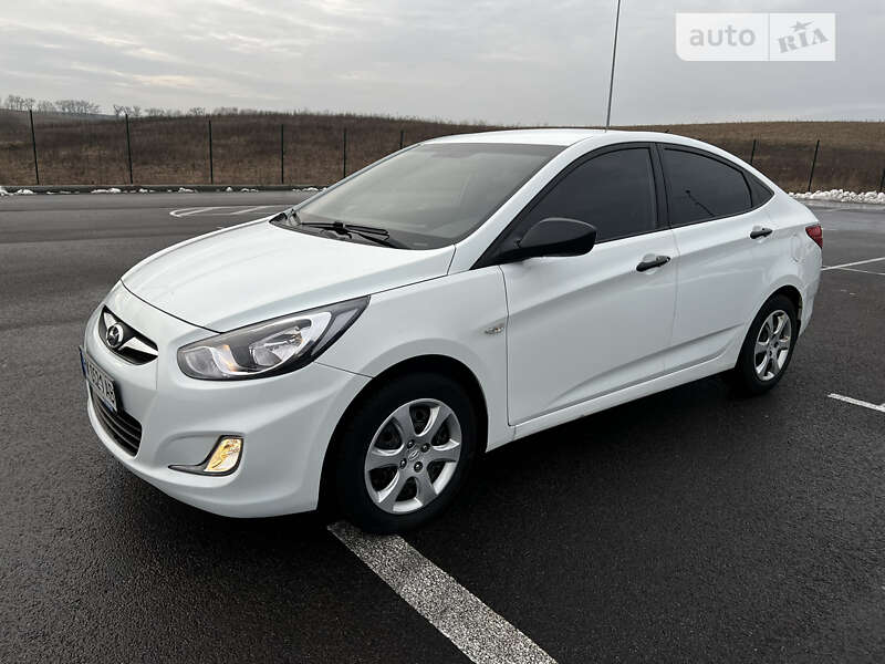 2012 hyundai accent