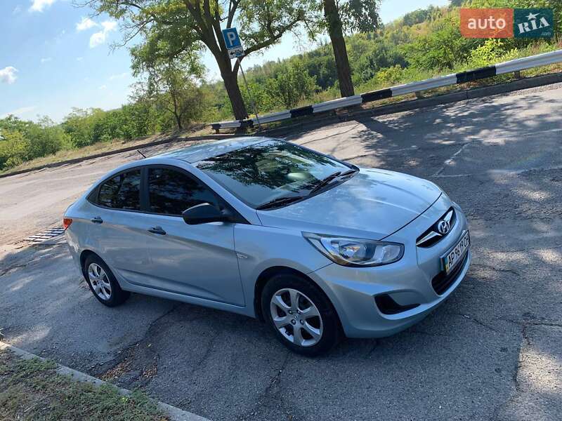2012 hyundai accent