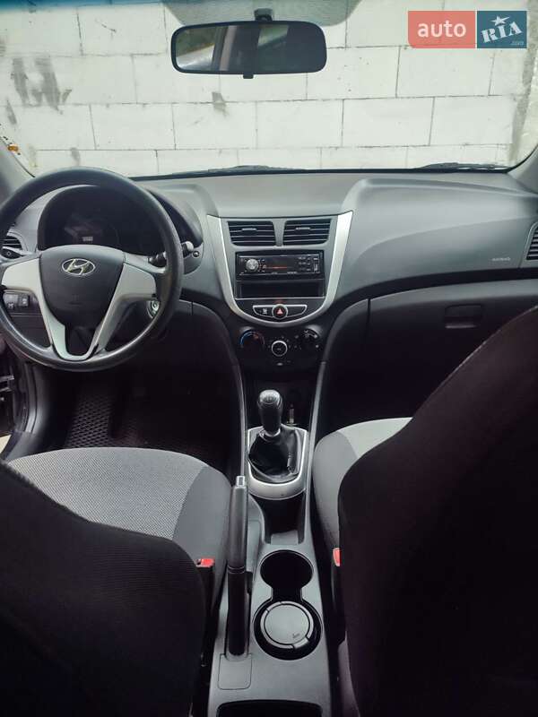 2012 hyundai accent