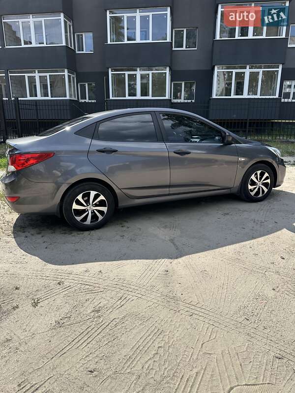 2012 hyundai accent