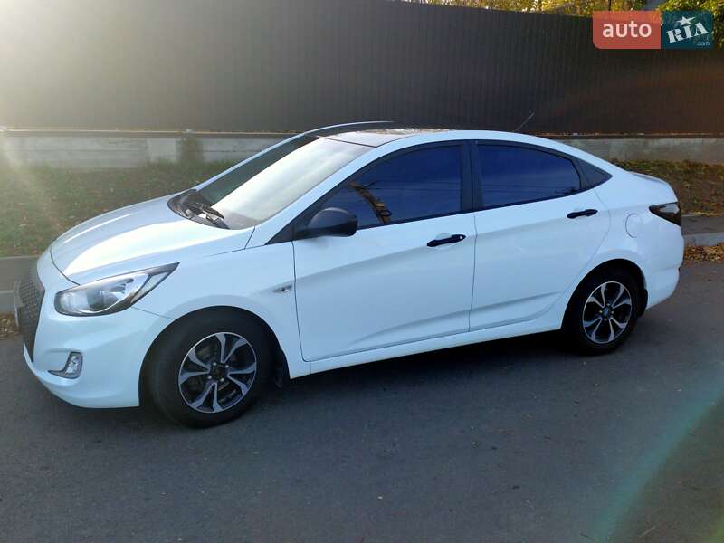 2012 hyundai accent