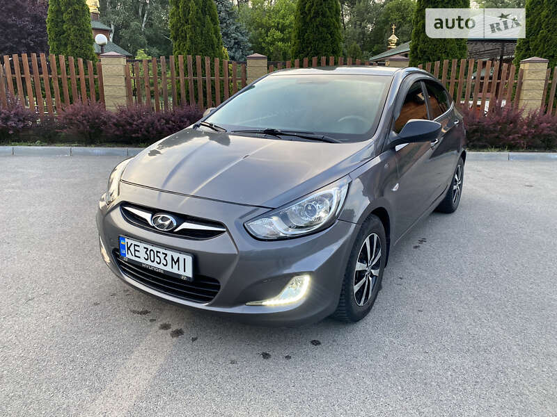 2012 hyundai accent