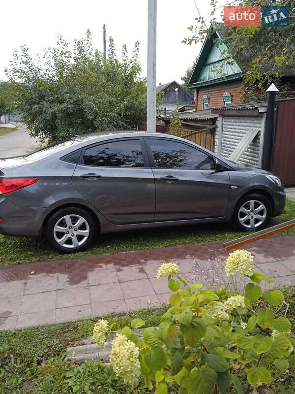 2013 hyundai accent