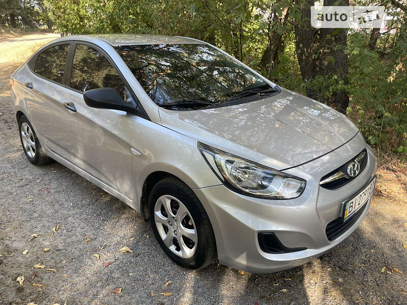 2013 hyundai accent