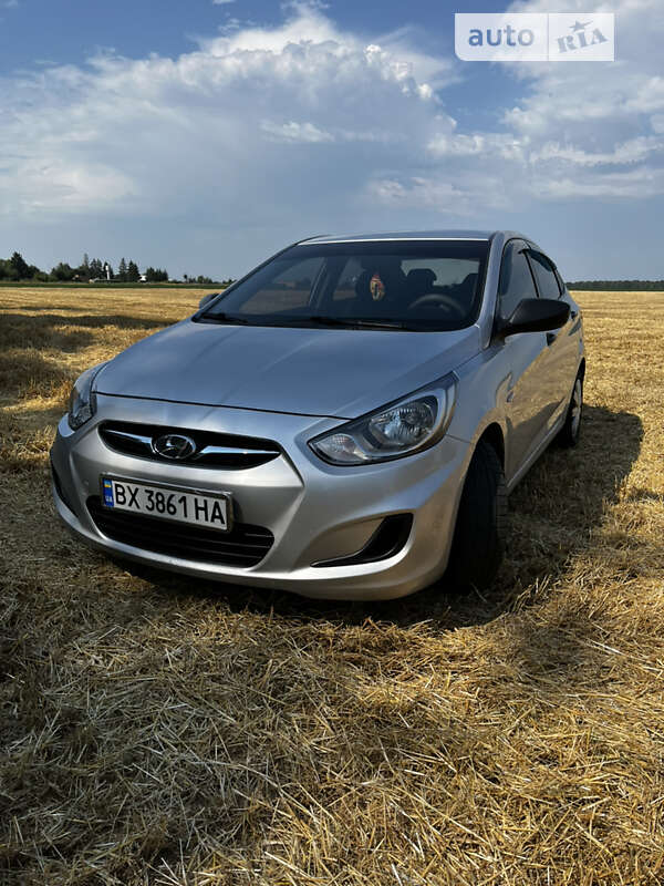 2013 hyundai accent