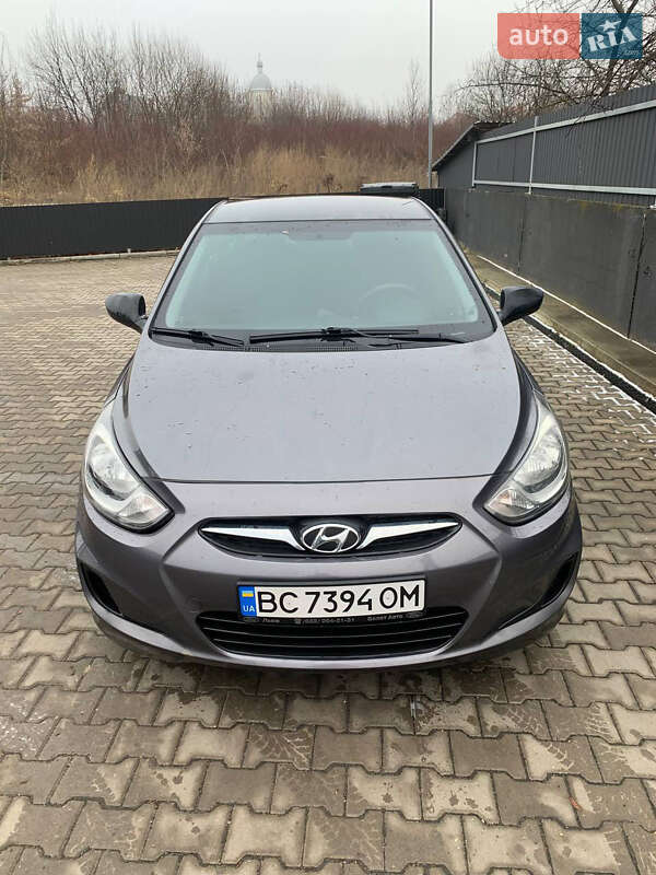 2013 hyundai accent