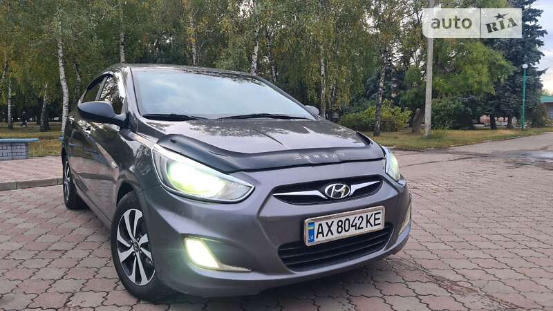 2013 hyundai accent