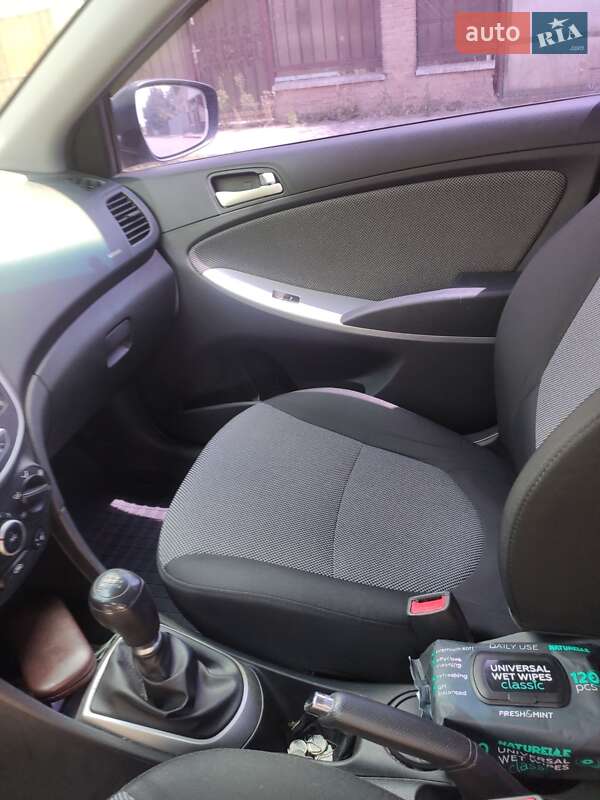 2013 hyundai accent