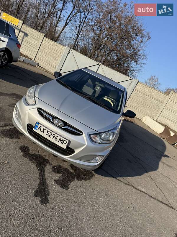 2013 hyundai accent