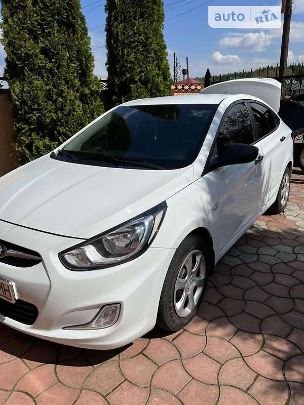2013 hyundai accent