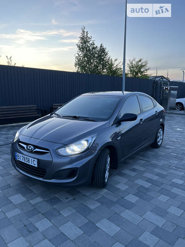 2013 hyundai accent