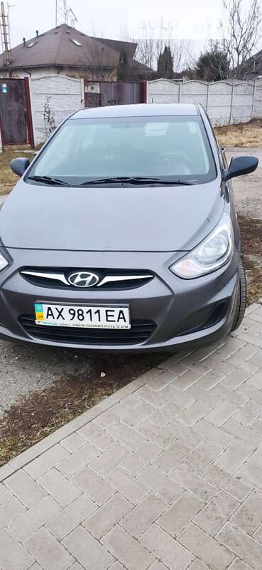 2013 hyundai accent