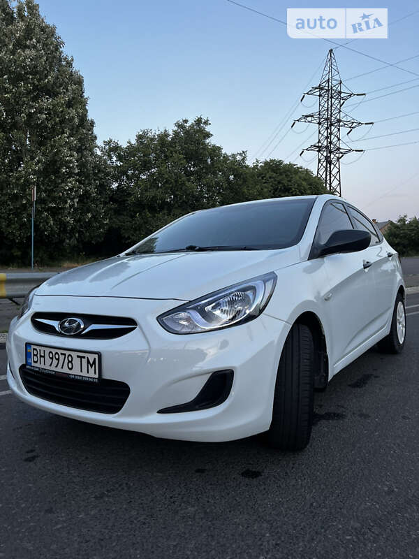 2013 hyundai accent