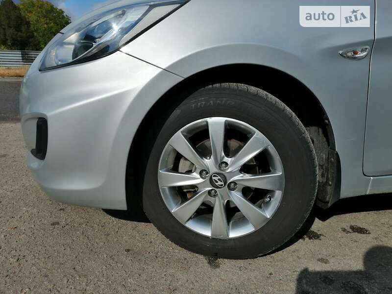 2013 hyundai accent