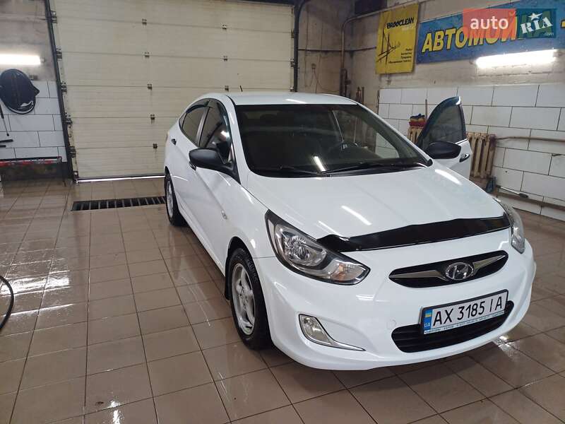 2013 hyundai accent