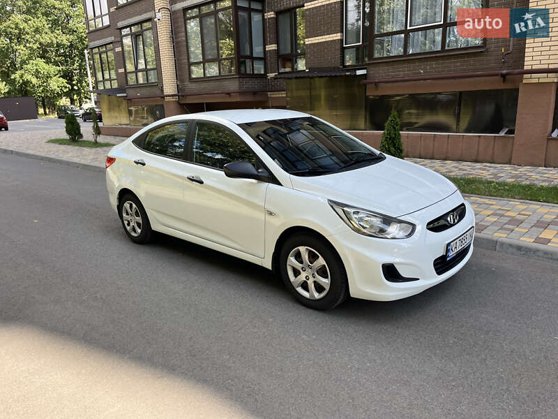 2013 hyundai accent