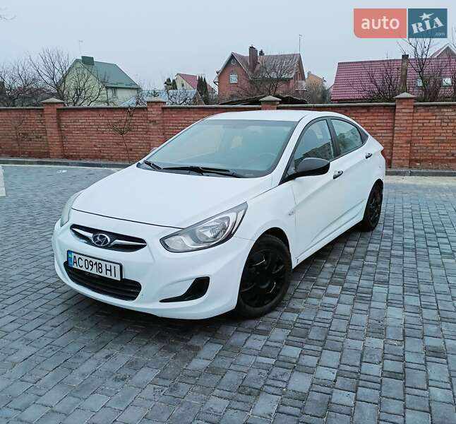 2013 hyundai accent